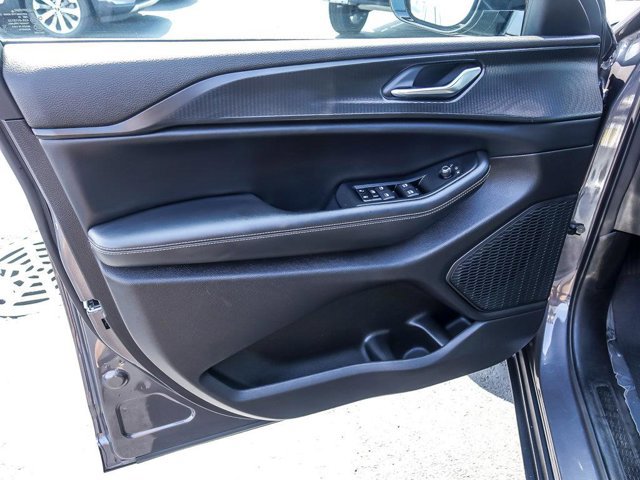 Used 2024 Jeep Grand Cherokee Altitude AWD/4WD image 25