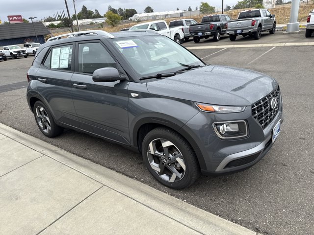 Used 2025 Hyundai Venue SEL FWD image 7