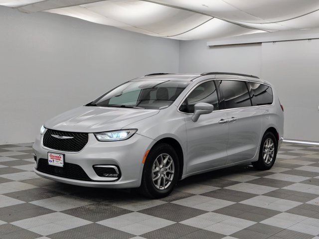 Used 2022 Chrysler Pacifica Touring FWD image 6