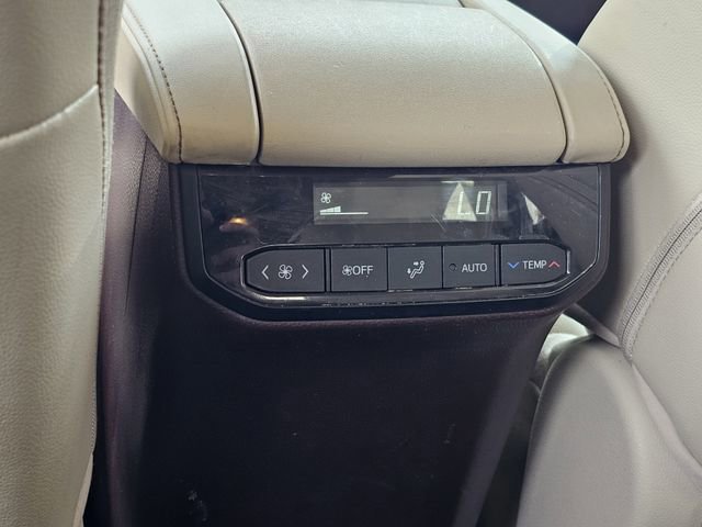 Used 2021 Toyota Highlander XLE image 18
