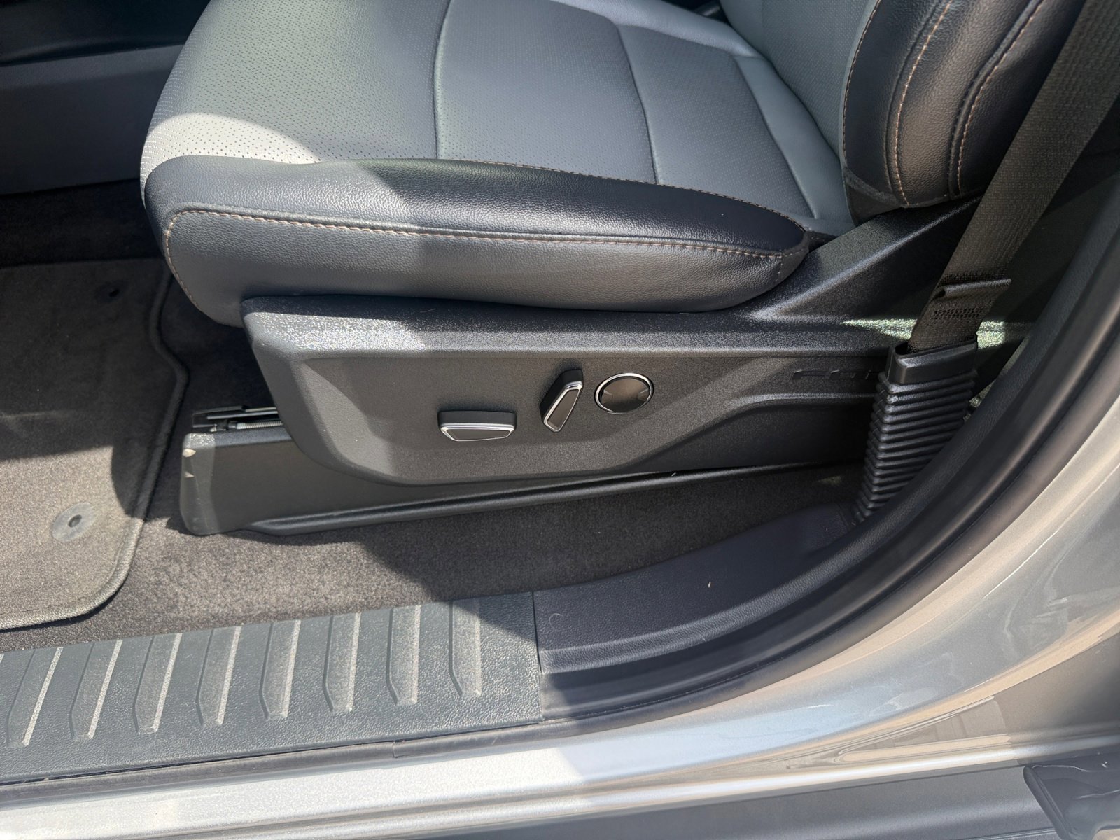 Certified 2024 Ford F150 Lightning Lariat image 15