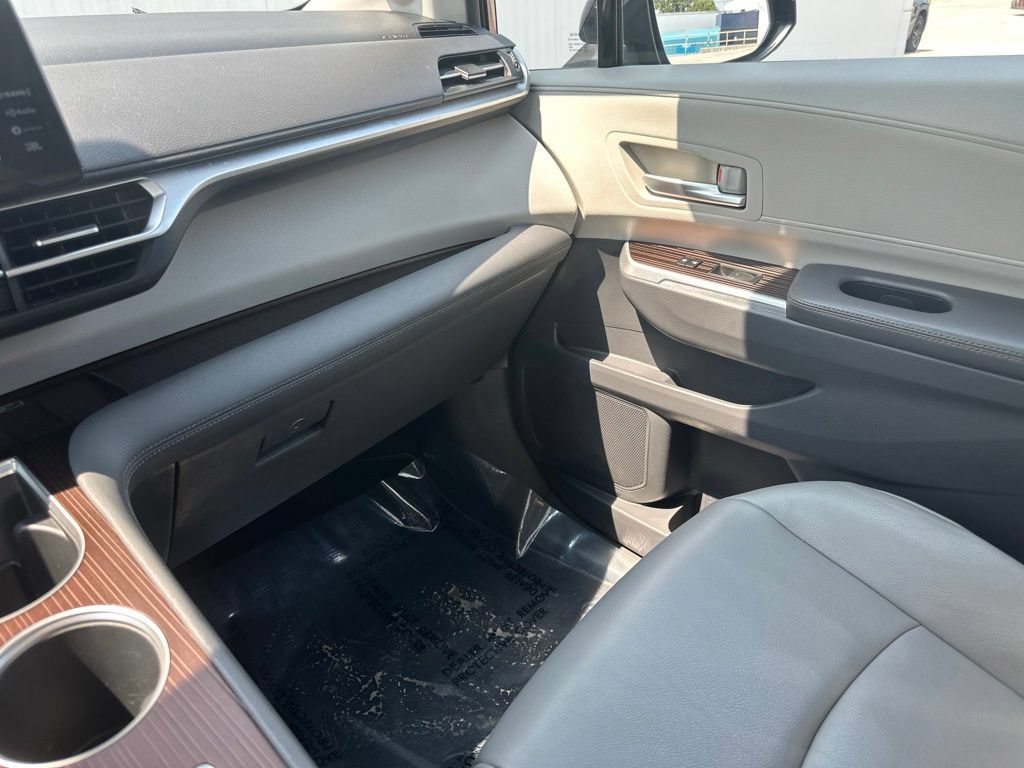 Used 2021 Toyota Sienna XLE w/ XLE Plus Package FWD image 45