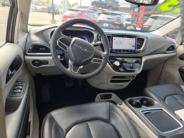 Used 2023 Chrysler Pacifica Touring-L FWD image 20