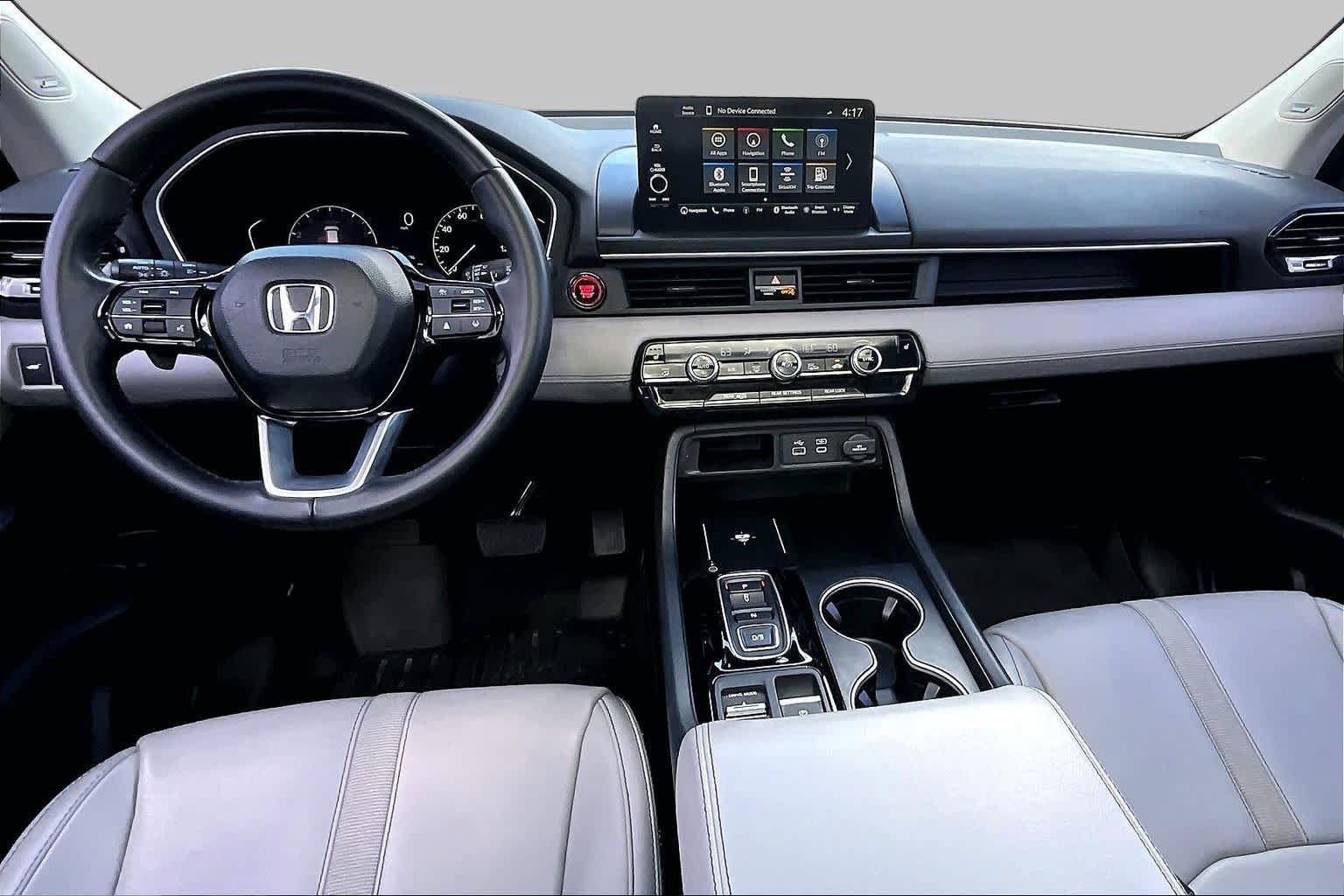 Used 2023 Honda Pilot Touring image 16