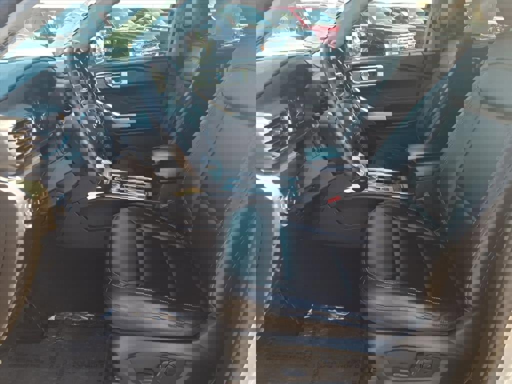 Certified 2022 Ford Explorer XLT w/ Equipment Group 202A image 24