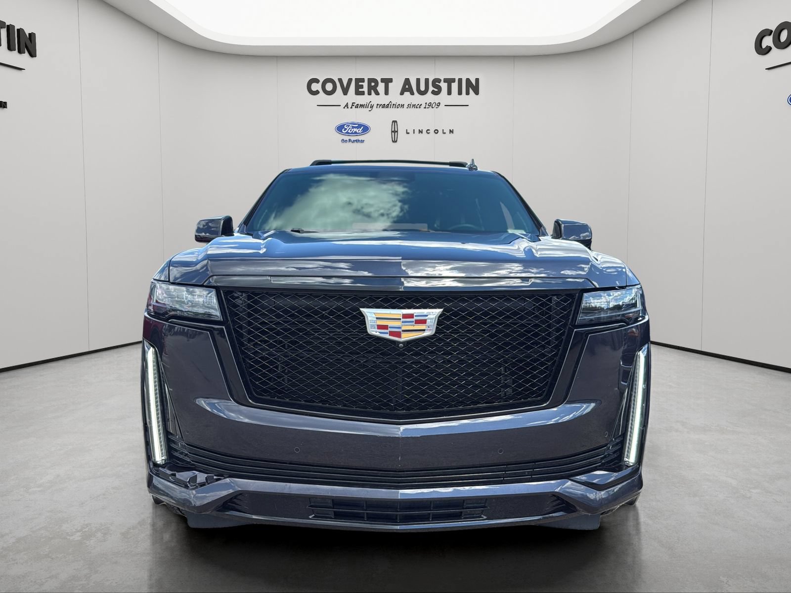 Used 2022 Cadillac Escalade Sport Platinum w/ Heavy-Duty Trailer Package AWD/4WD image 8