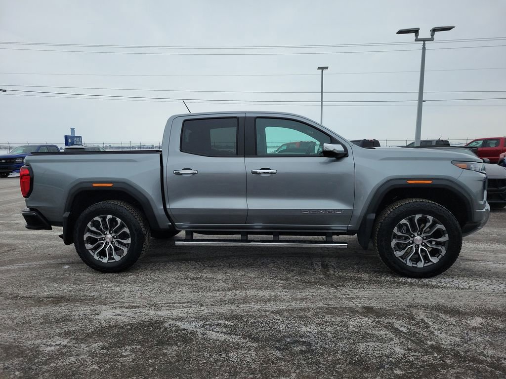 Used 2024 GMC Canyon Denali image 3