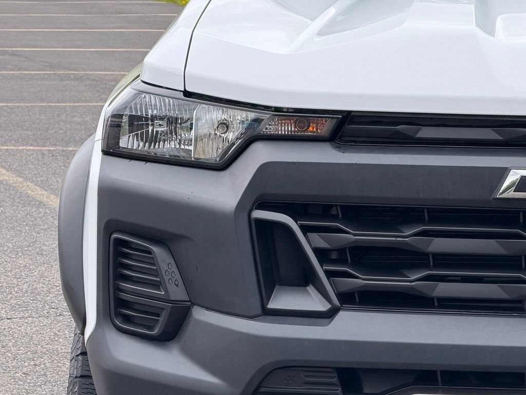 Used 2024 Chevrolet Colorado Trail Boss w/ Technology Package AWD/4WD image 2
