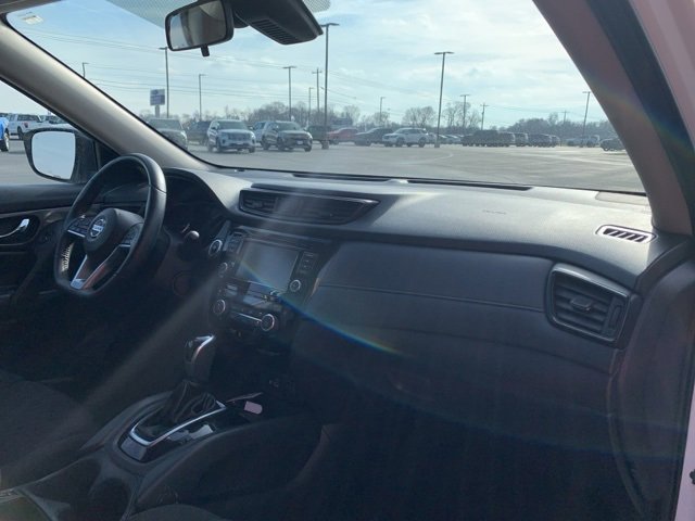 Used 2019 Nissan Rogue SV image 15
