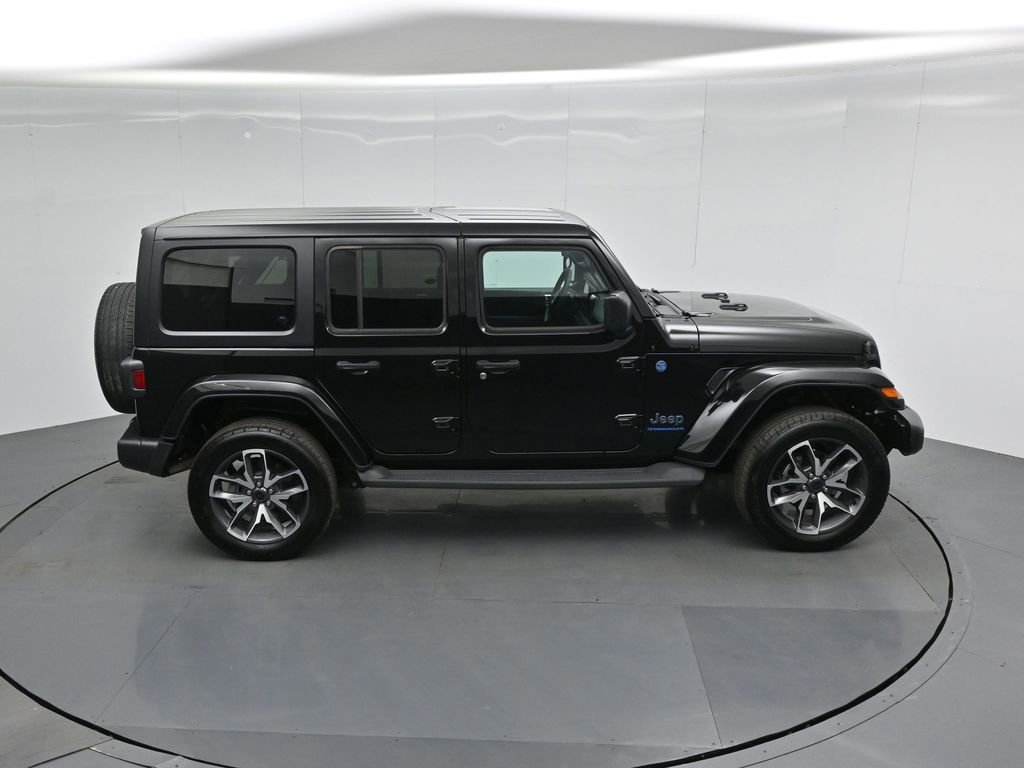 Used 2024 Jeep Wrangler Unlimited image 9