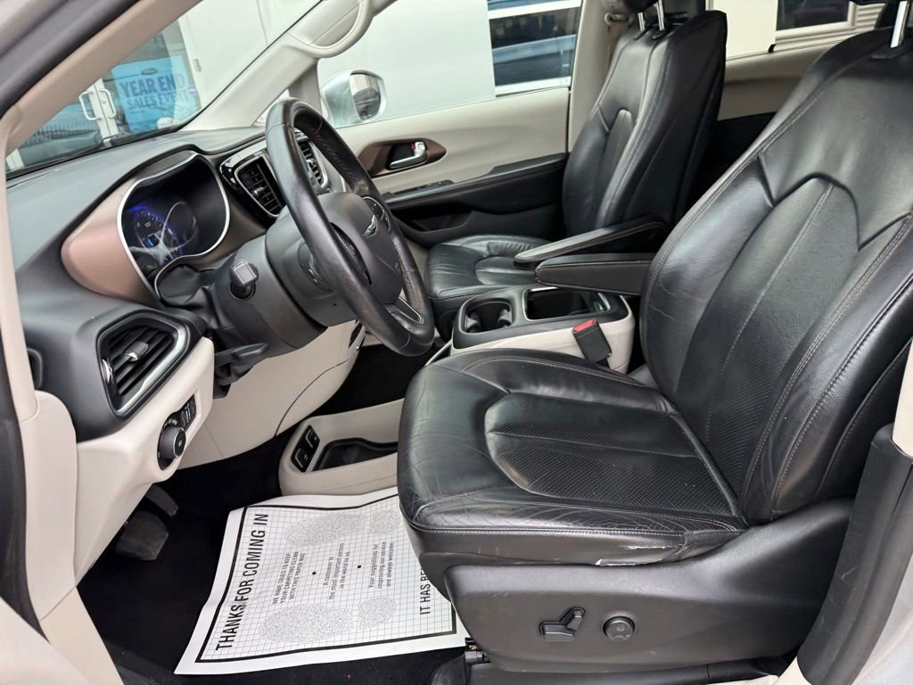 Used 2017 Chrysler Pacifica Touring-L Plus image 26