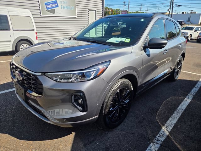 Certified 2023 Ford Escape ST-Line Elite w/ Premium Technology Package AWD/4WD image 2