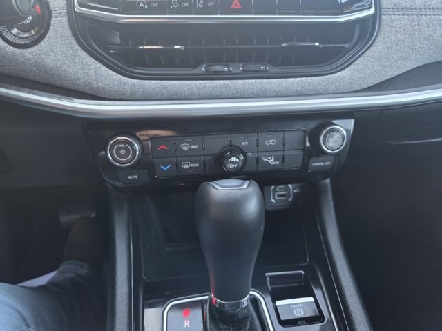 Used 2024 Jeep Compass Latitude image 21