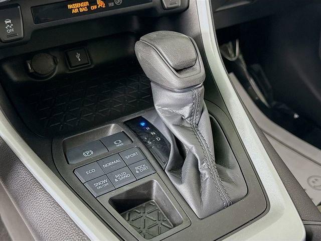 Used 2022 Toyota RAV4 XLE image 16