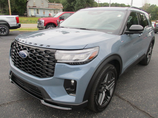 Certified 2025 Ford Explorer ST-Line w/ Premium Package AWD/4WD image 4