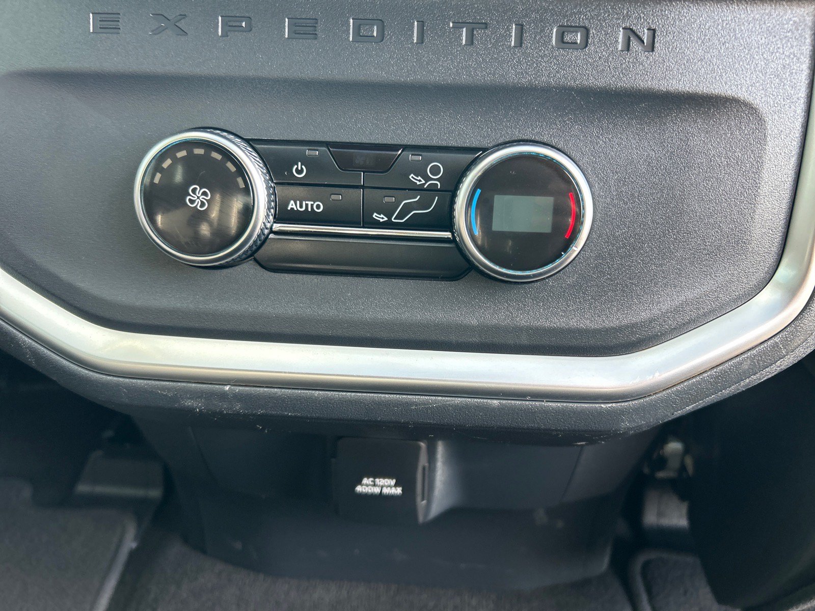 Certified 2025 Ford Expedition Active AWD/4WD image 26