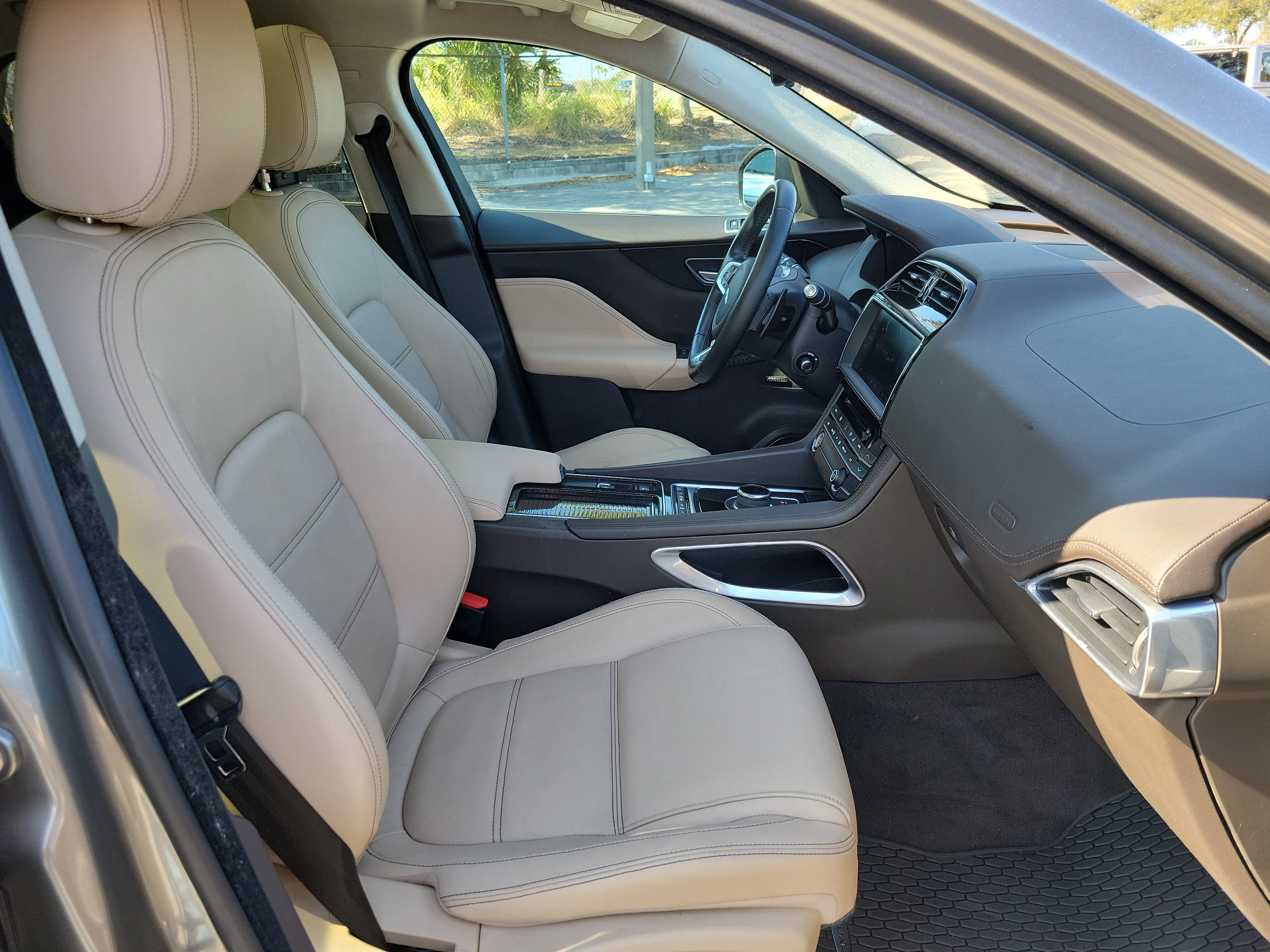 Used 2020 Jaguar F-PACE Prestige image 31