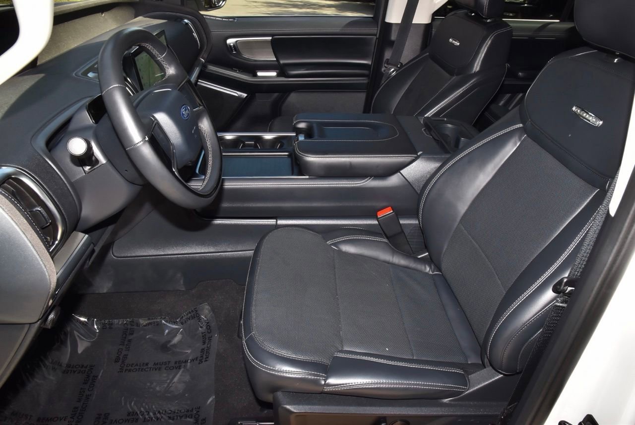 Certified 2025 Ford Expedition Max Platinum w/ Driver's Package AWD/4WD image 13
