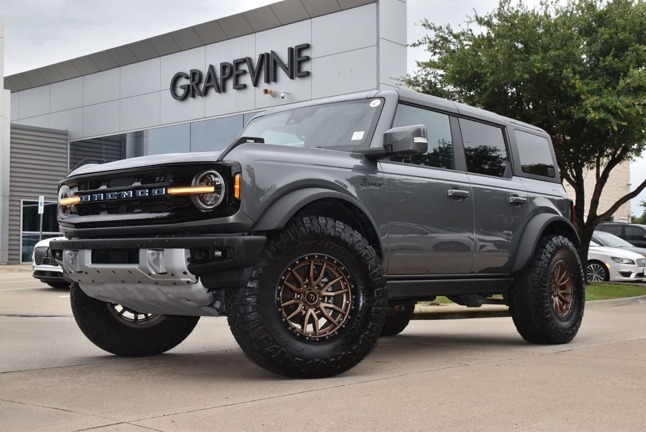 Certified 2023 Ford Bronco Outer Banks w/ Sasquatch Package AWD/4WD image 2