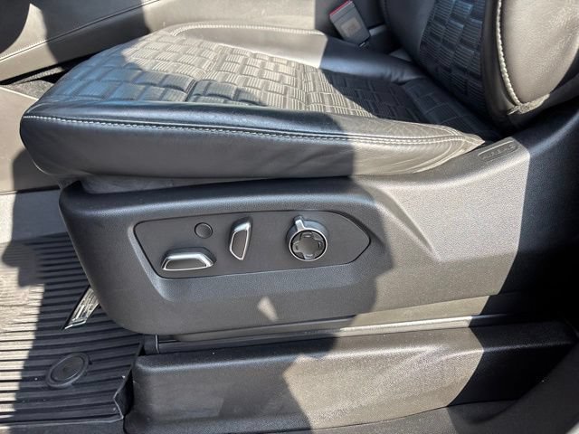 Used 2022 Cadillac Escalade Sport Platinum AWD/4WD image 16