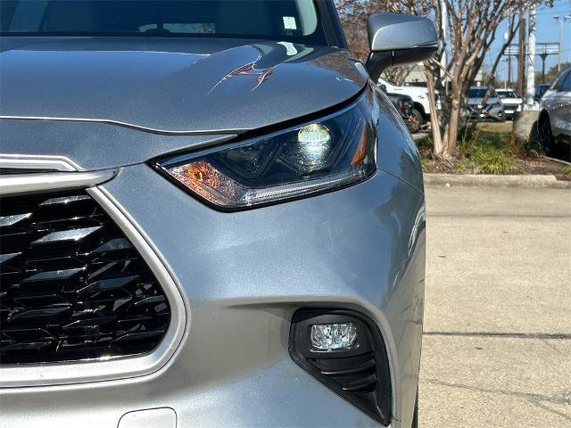 Used 2021 Toyota Highlander XLE image 12