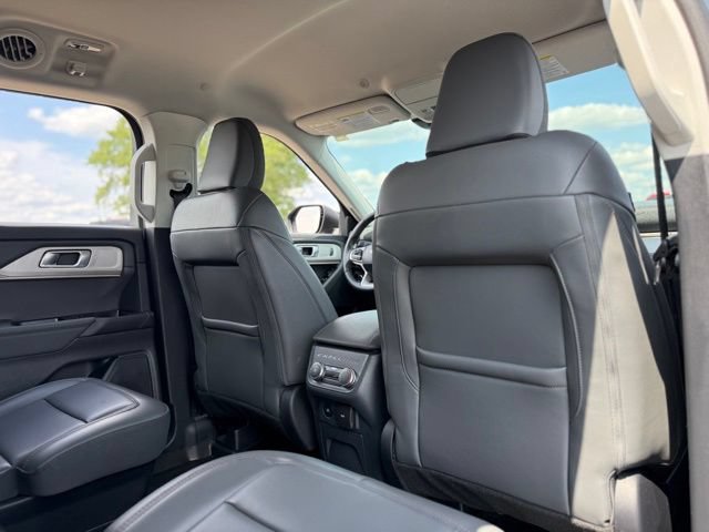 Certified 2025 Ford Explorer Active w/ Active Comfort Package AWD/4WD image 17