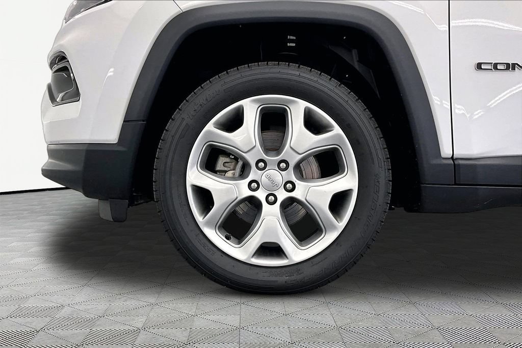 Used 2022 Jeep Compass Limited AWD/4WD image 9