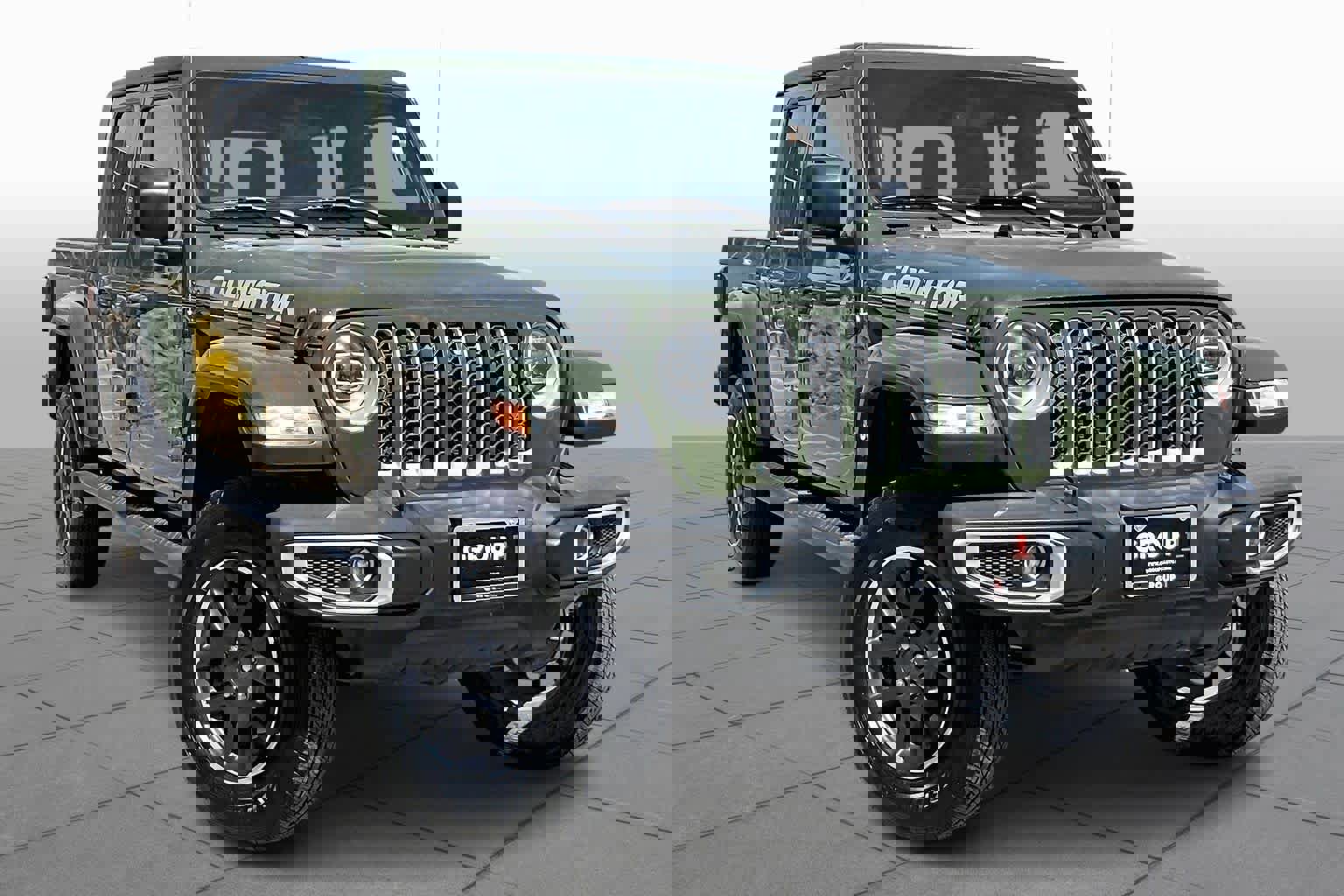Used 2023 Jeep Gladiator Overland image 3