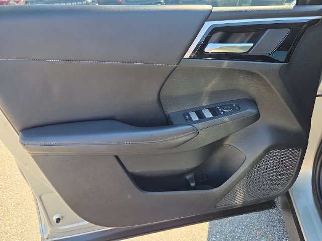 Used 2023 Mitsubishi Outlander SE AWD/4WD image 9