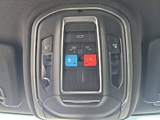 Used 2025 Jeep Grand Cherokee Limited AWD/4WD image 34