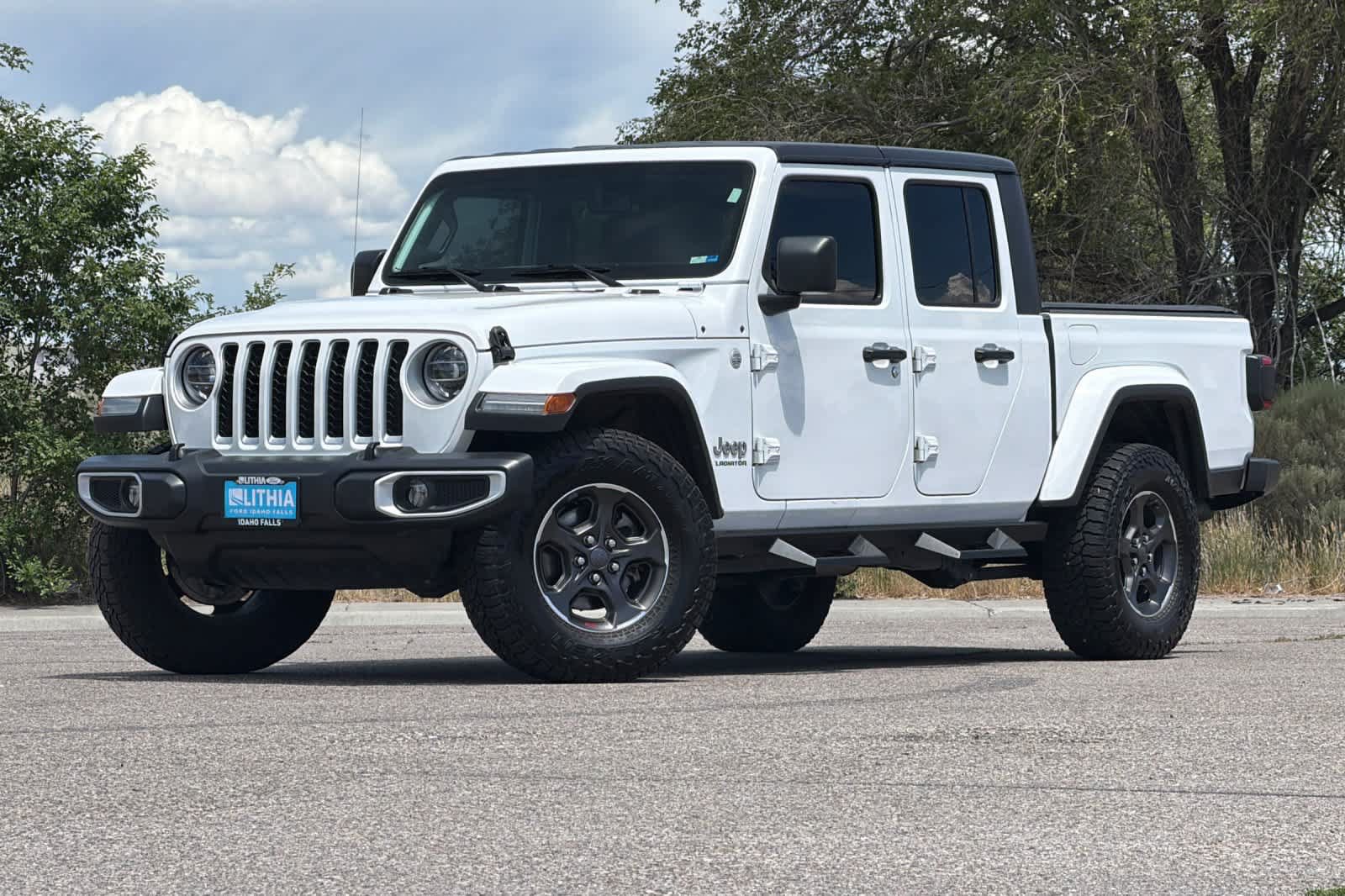 Used 2020 Jeep Gladiator Overland AWD/4WD image 1