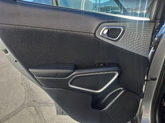 Used 2023 Kia Soul LX w/ LX Technology Package image 22