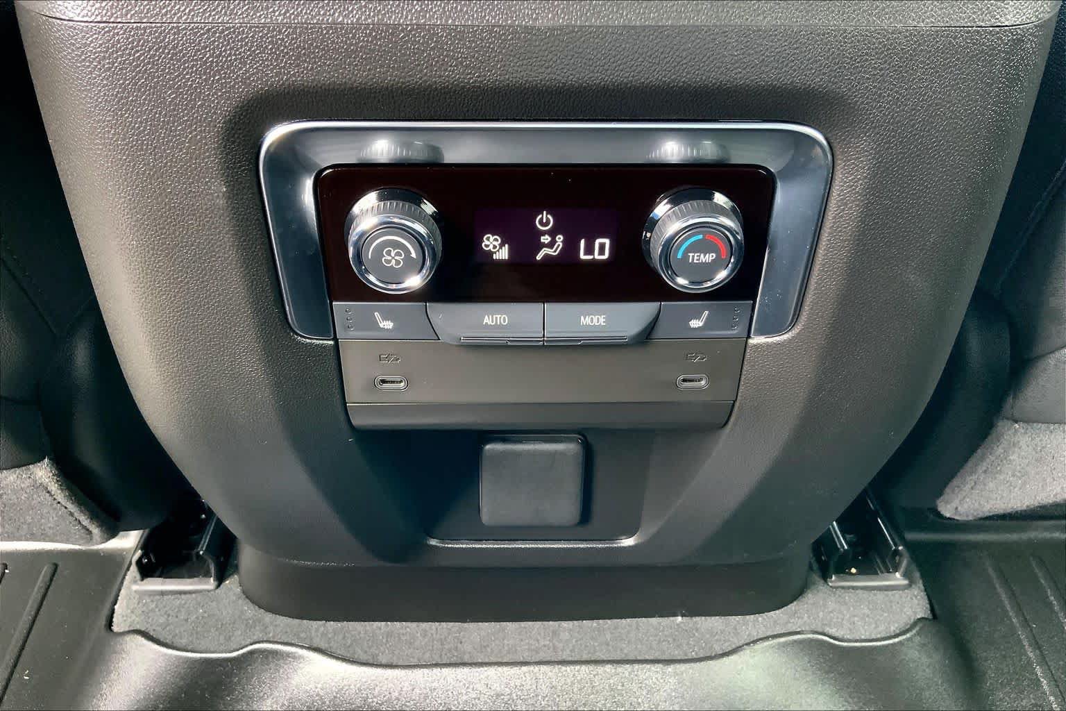Used 2025 Chevrolet Tahoe High Country AWD/4WD image 70