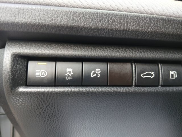 Used 2025 Toyota Camry SE w/ Convenience Package FWD image 18