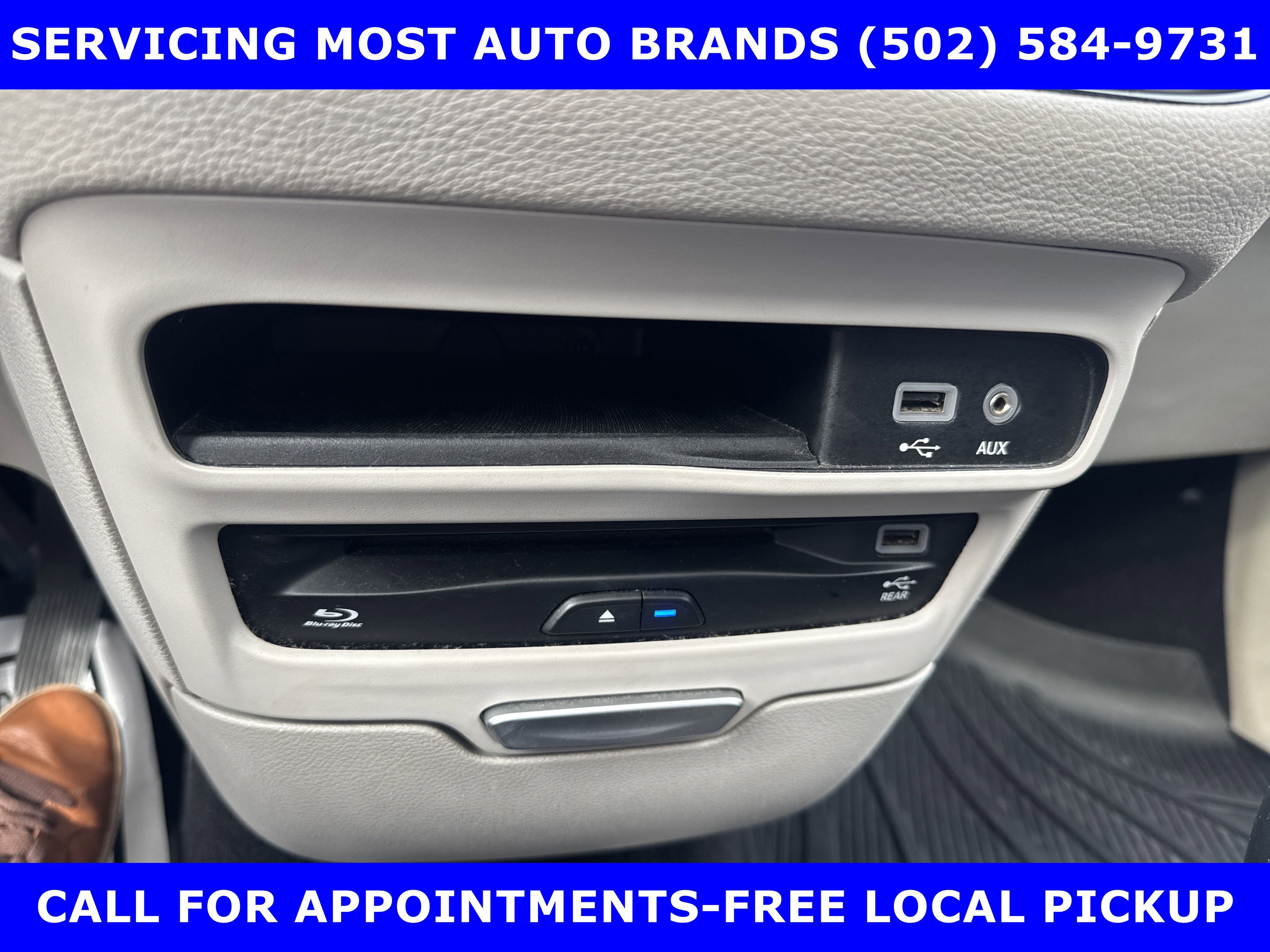 Used 2017 Chrysler Pacifica Limited image 35