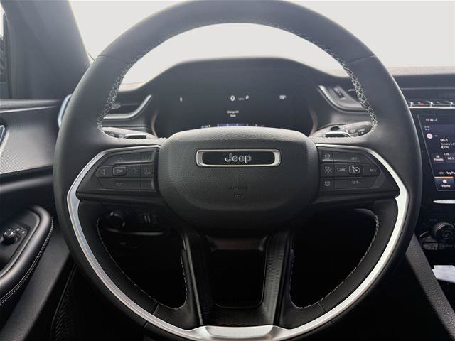 Used 2024 Jeep Grand Cherokee Altitude AWD/4WD image 11