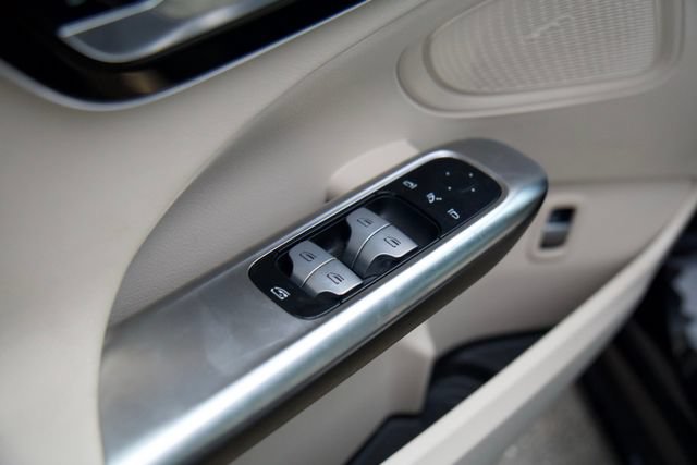 Used 2025 Mercedes-Benz C 300 4MATIC Sedan image 15