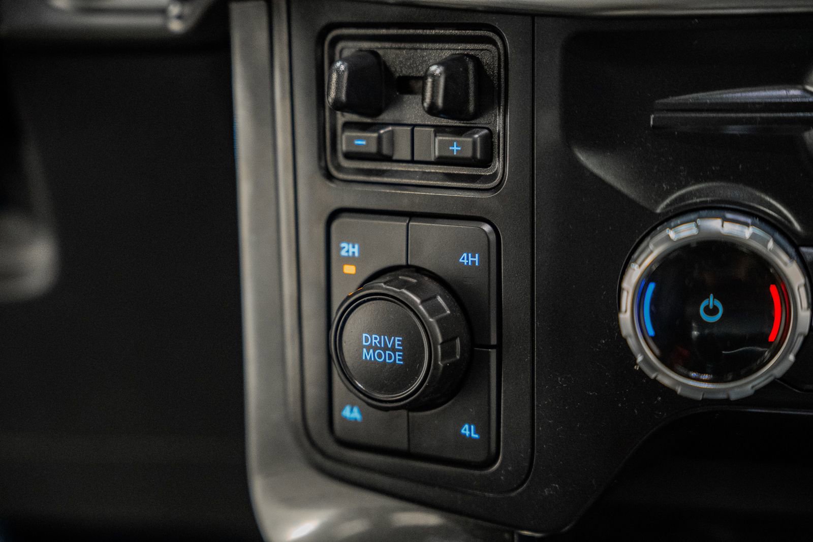 Certified 2023 Ford F150 Lariat w/ Equipment Group 502A High image 33