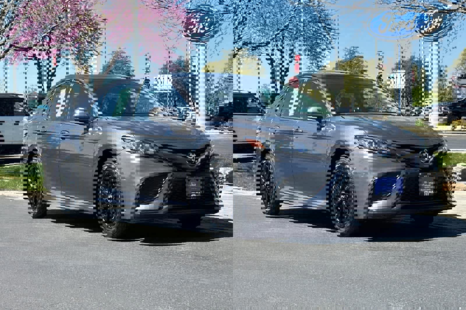 Used 2024 Toyota Camry SE FWD image 7