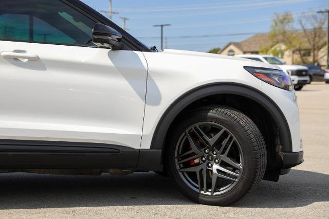 Certified 2025 Ford Explorer ST AWD/4WD image 6