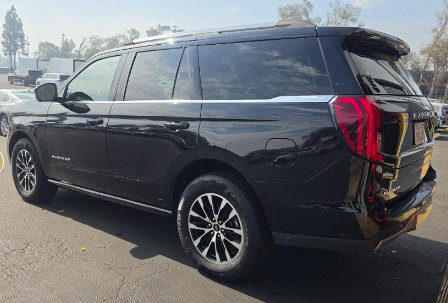 Certified 2025 Ford Expedition Platinum AWD/4WD image 4