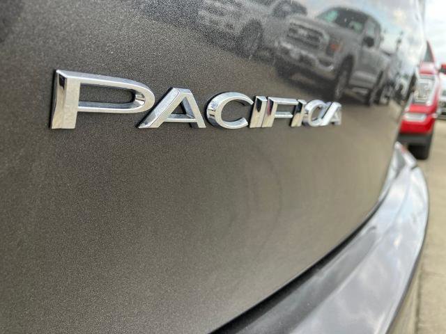 Used 2023 Chrysler Pacifica Limited AWD/4WD image 11