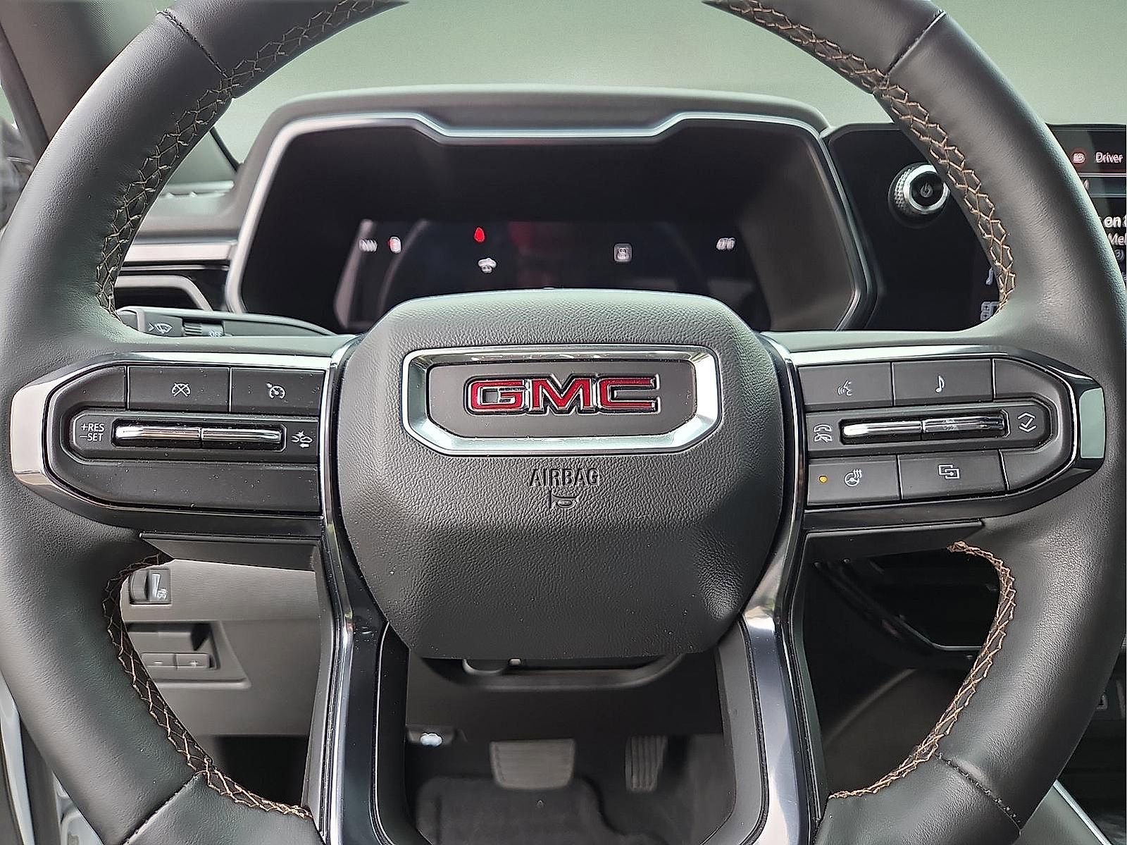 Used 2025 GMC Canyon AT4 w/ Technology Plus Package image 24