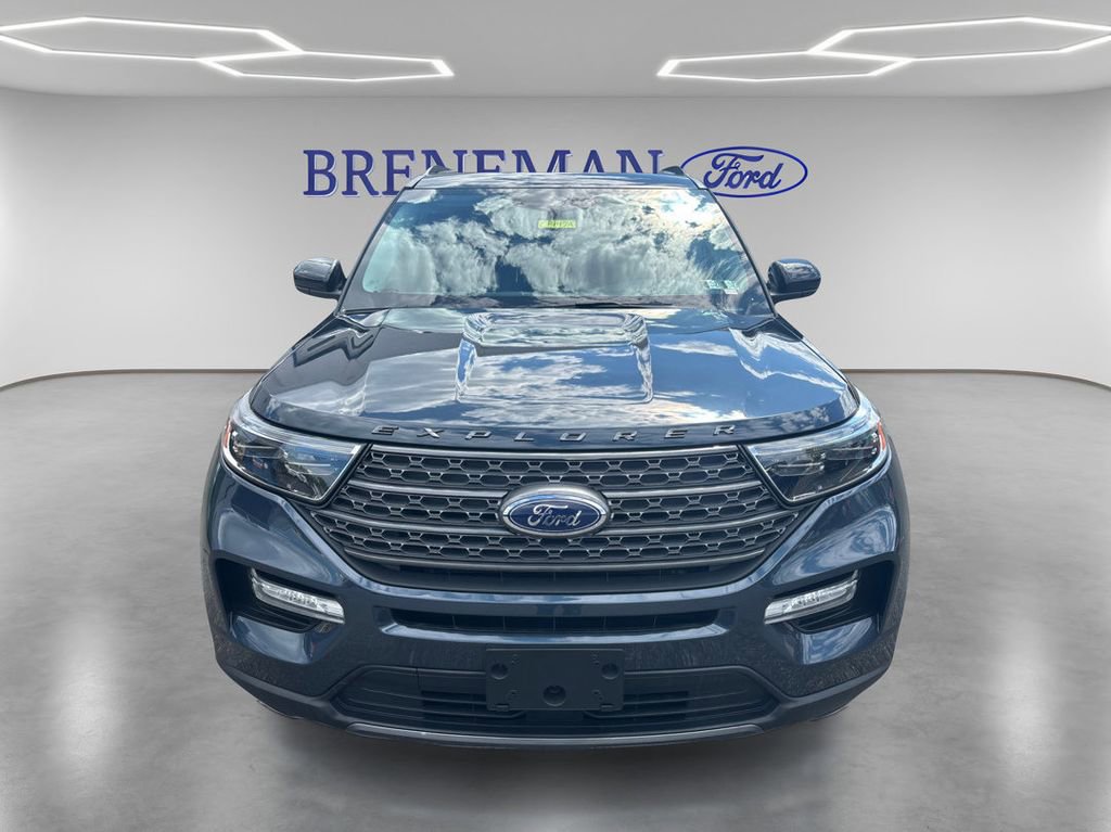 Certified 2022 Ford Explorer XLT w/ Equipment Group 202A AWD/4WD image 2