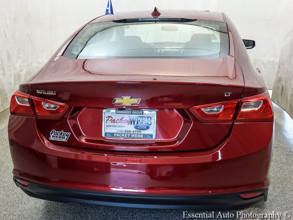 Used 2018 Chevrolet Malibu LT w/ Leather Package FWD image 6