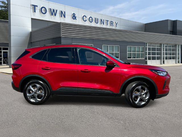 Certified 2025 Ford Escape ST-Line Select AWD/4WD image 2