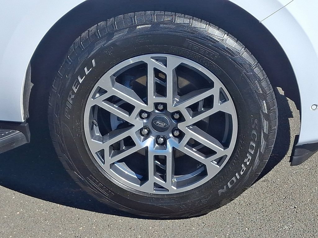 Certified 2025 Ford Expedition Active AWD/4WD image 8