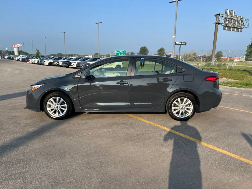 Used 2023 Toyota Corolla LE w/ LE Convenience Package FWD image 28