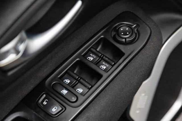 Used 2020 Jeep Renegade Latitude image 14