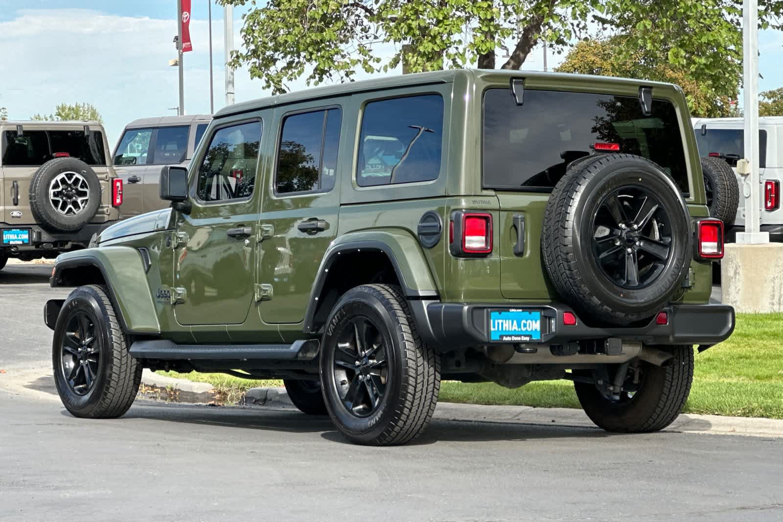 Used 2021 Jeep Wrangler Unlimited Sahara AWD/4WD image 6